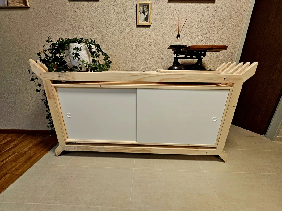 Sideboard / Regal Katana