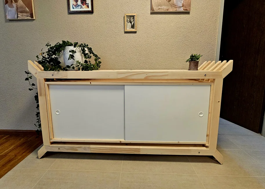 Sideboard / Regal Katana